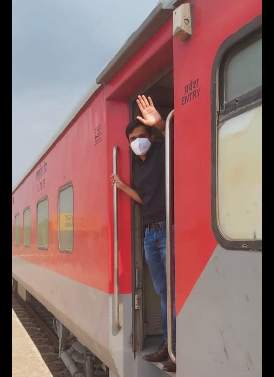 आज अपने गांव जा रहा हूं